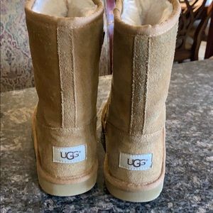 UGG boots for little girl, good used condition